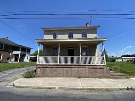 34 E York St in Biglerville, PA - Building Photo