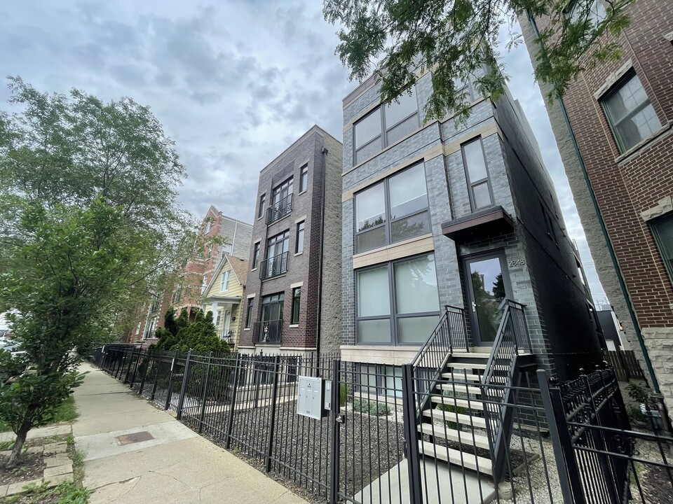 2848 N Damen Ave in Chicago, IL - Building Photo