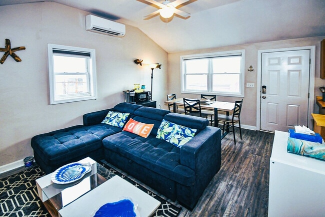 38 North End Blvd