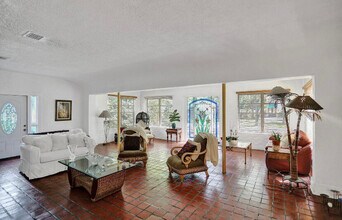 1107 Alhambra Cir in Coral Gables, FL - Building Photo - Building Photo