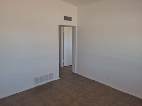 1857 E Cheery Lynn Rd in Phoenix, AZ - Building Photo - Building Photo