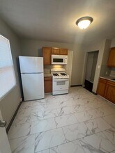 801 E McCarty St in Jefferson City, MO - Foto de edificio - Building Photo