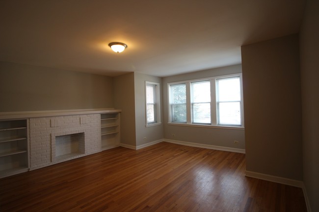 4250 N Keystone Ave, Unit 2S in Chicago, IL - Foto de edificio - Building Photo