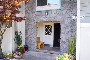 9126 SW Becker Dr in Portland, OR - Building Photo