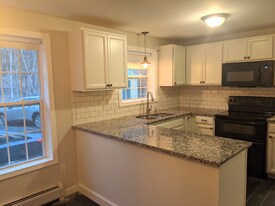 623B River Rd in Weare, NH - Building Photo