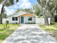 2116 Florinda St in Sarasota, FL - Foto de edificio - Building Photo