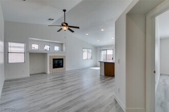 4912 Cinnamon Spice Ct in North Las Vegas, NV - Foto de edificio - Building Photo