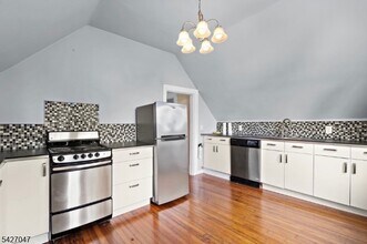 74 S Mountain Ave in Montclair, NJ - Building Photo - Building Photo