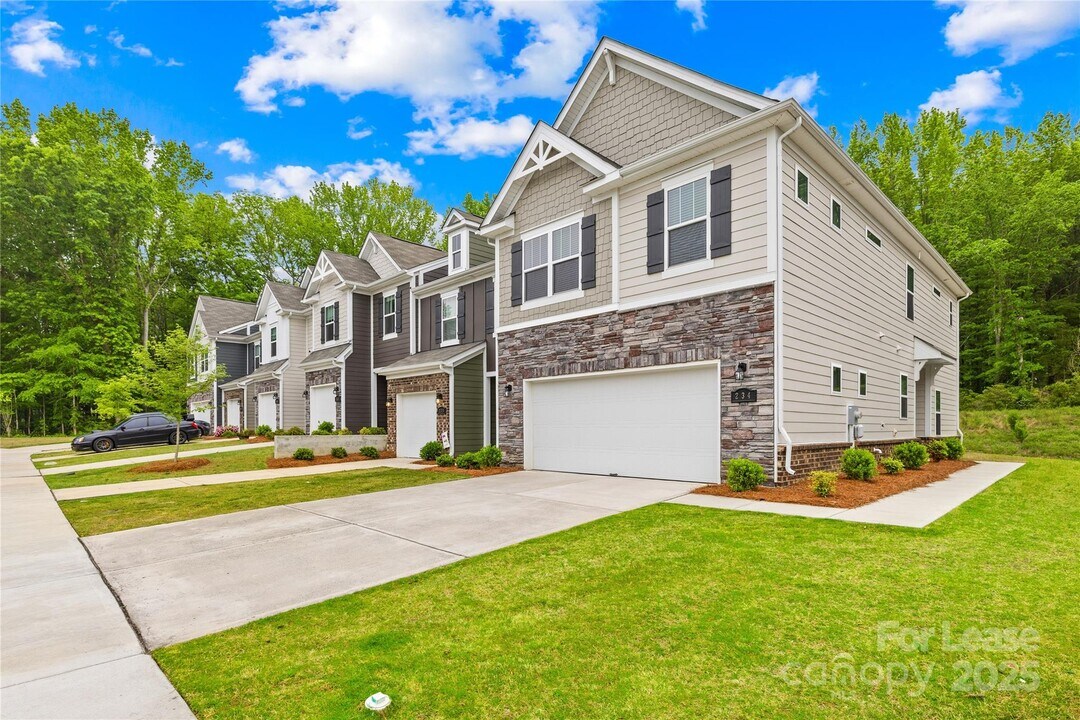 234 Quinn Rd in Matthews, NC - Building Photo