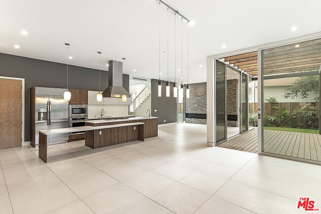 16540 Moorpark St in Los Angeles, CA - Building Photo - Building Photo