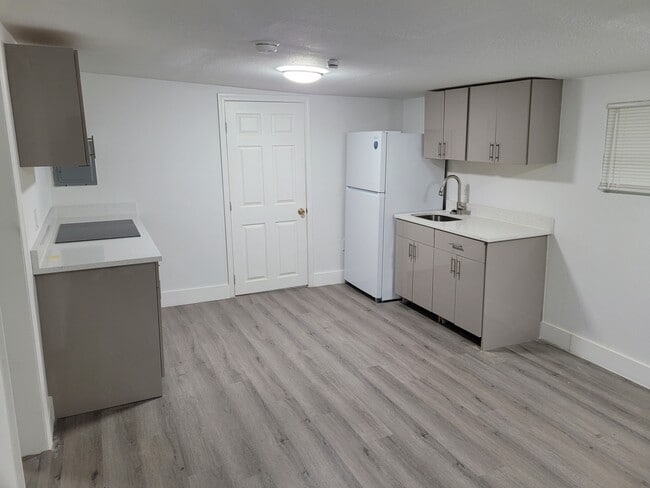 815 S Bay Ave