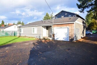 5320 SE 122nd Ave in Portland, OR - Building Photo - Building Photo