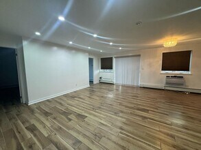 72-31 Metropolitan Ave in Queens, NY - Building Photo - Building Photo