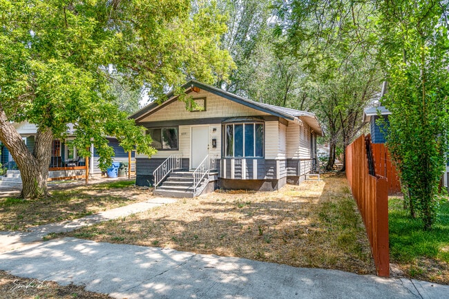 638 S 9th Ave