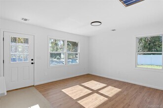 20 Mortimer St in Westhampton Beach, NY - Building Photo - Building Photo