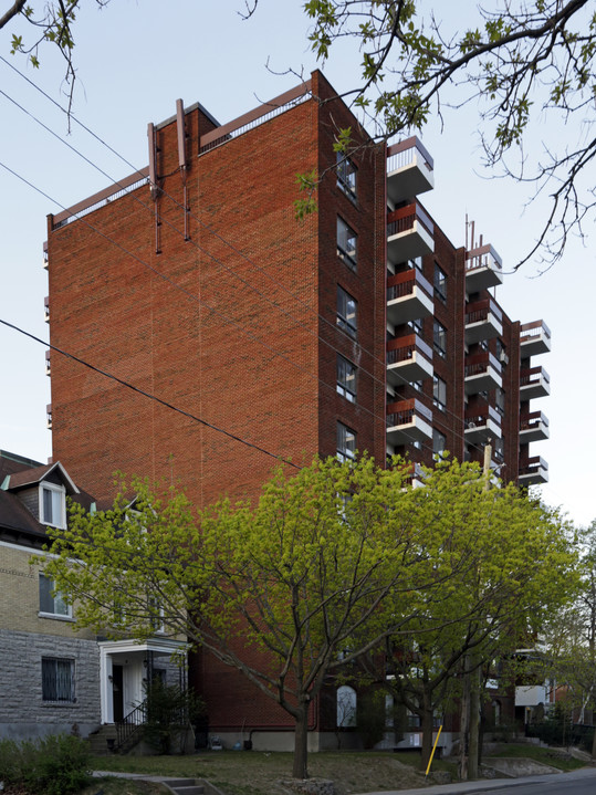 Wilbrod Towers in Ottawa, ON - Building Photo