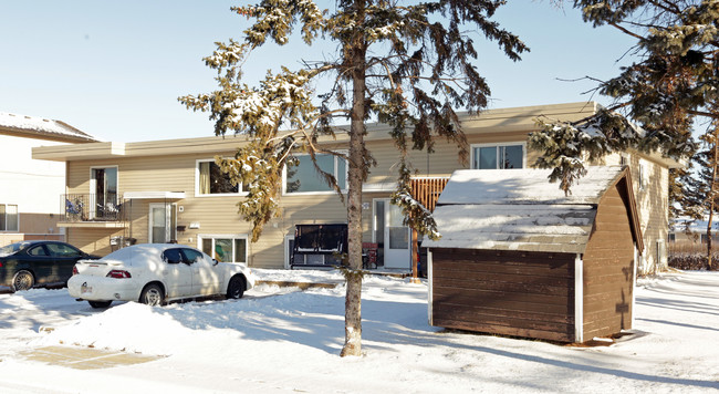 300 Calahoo Rd in Spruce Grove, AB - Building Photo - Building Photo