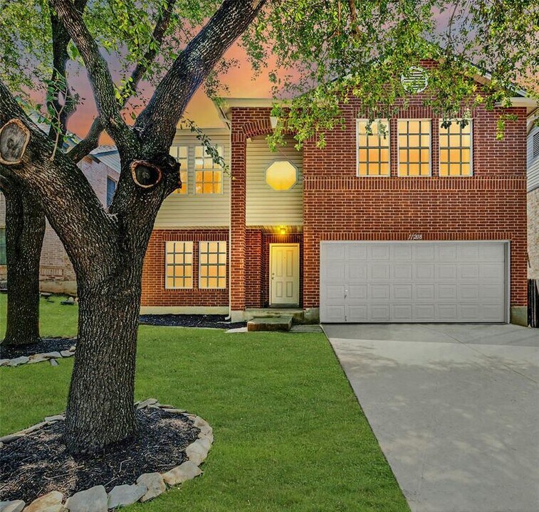 11208 Midbury Ct in Austin, TX - Foto de edificio