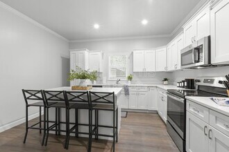 1521 Preston St S in St. Petersburg, FL - Foto de edificio - Building Photo