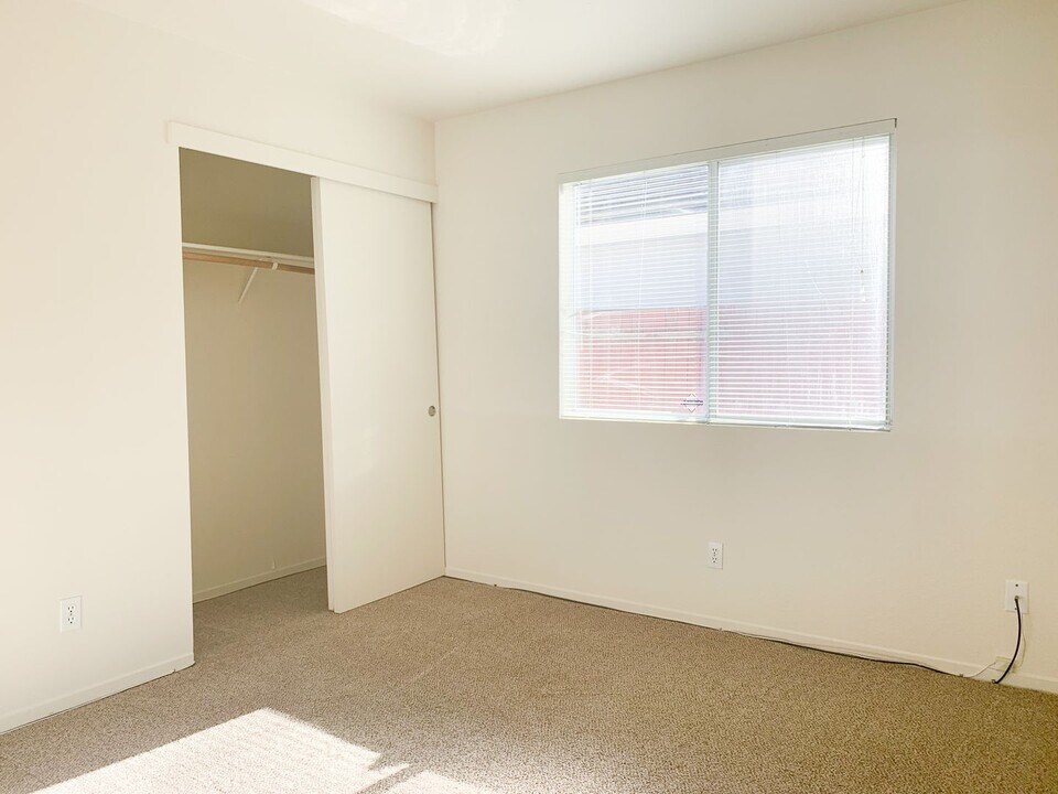9081 Paseo Grande Way in Elk Grove, CA - Building Photo