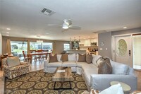 577 Seagrape Dr in Marco Island, FL - Foto de edificio - Building Photo