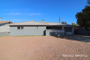 2032 West Vermont Ave in Phoenix, AZ - Foto de edificio - Building Photo