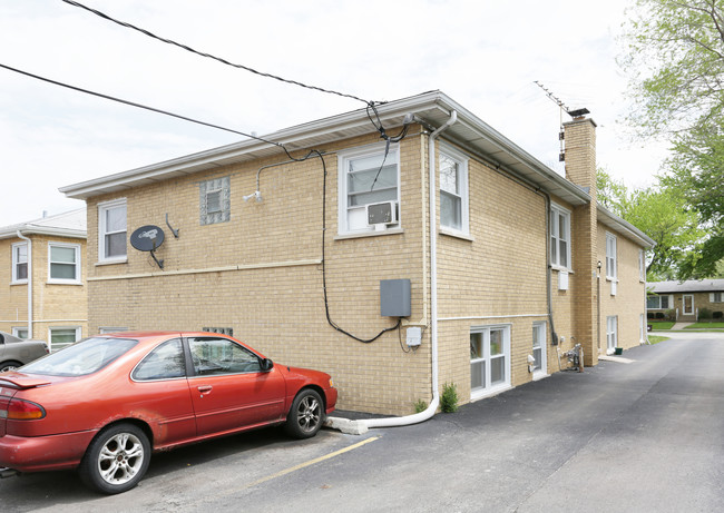 622 S Wisconsin Ave in Addison, IL - Foto de edificio - Building Photo