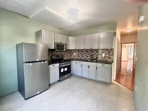 332 Virginia Ave in Jersey City, NJ - Building Photo - Building Photo