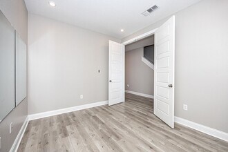 10463 W Landon Green Cir in Gulfport, MS - Building Photo - Building Photo