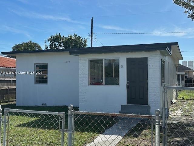 1076 NW 74th St in Miami, FL - Building Photo