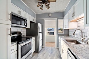 14 Windsor Rd, Unit 1 in Medford, MA - Building Photo