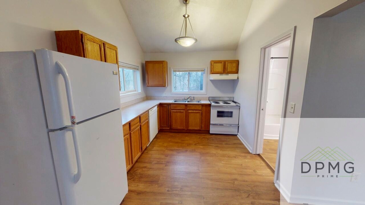 2814 Vermont St in Lansing, MI - Building Photo