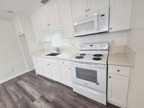 8145 San Carlos Ave in South Gate, CA - Building Photo - Building Photo