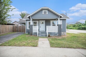 7449 Walker St in Houston, TX - Building Photo - Building Photo