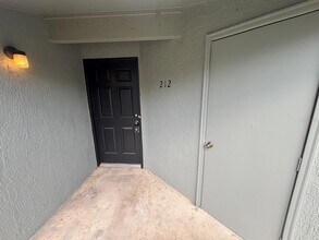 212 Dorchester Square in Lake Mary, FL - Building Photo - Building Photo