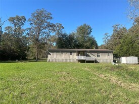 89 Pine Oak Ln in Huntsville, TX - Building Photo