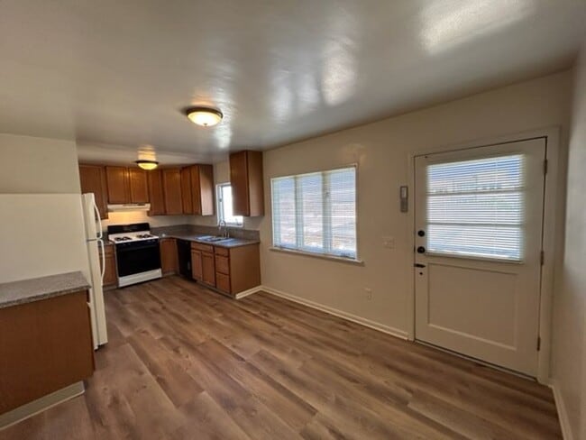 251 Lighthouse Ave in Monterey, CA - Building Photo - Building Photo