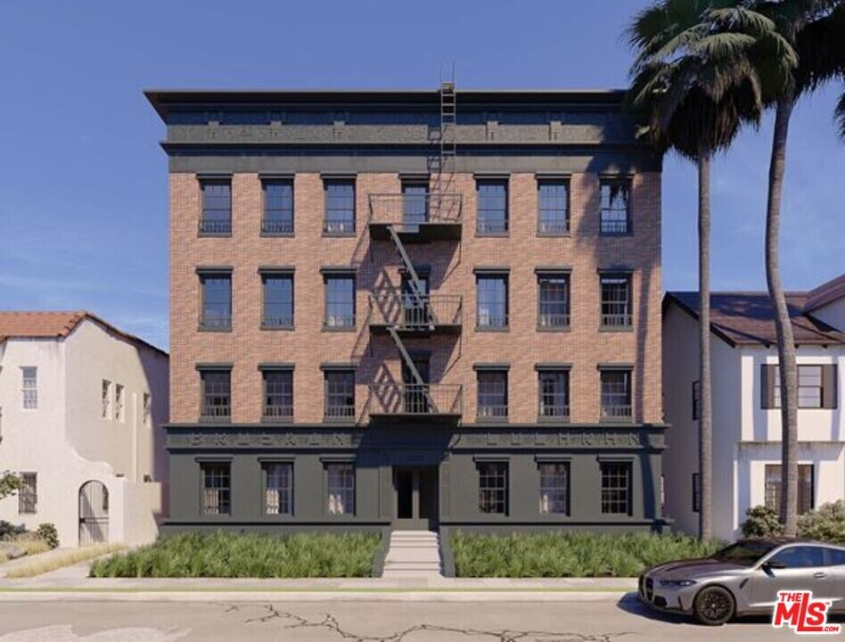 636 Cochran Ave in Los Angeles, CA - Building Photo