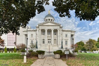 33-37 W Main St, Unit 1 in Somerville, NJ - Building Photo - Building Photo