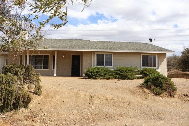 7847 Braceo St in Hesperia, CA - Building Photo - Building Photo