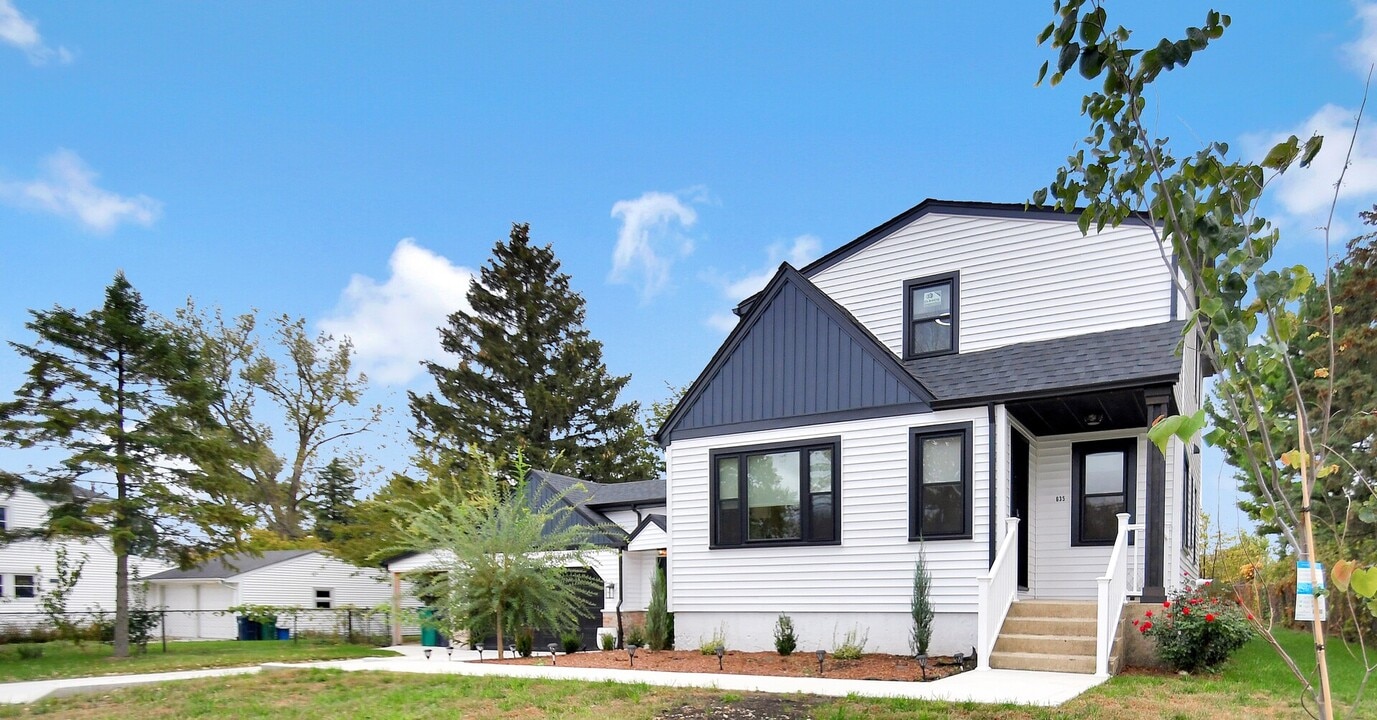 635 E Prairie Ave in Lombard, IL - Building Photo