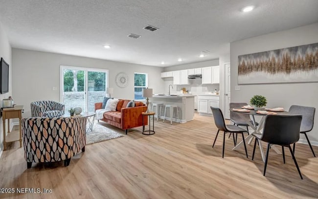 5986 Patterson Ave in Jacksonville, FL - Foto de edificio - Building Photo