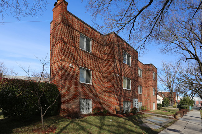 500 17th St NE in Washington, DC - Foto de edificio - Building Photo