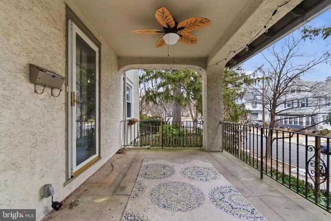 property at 530 E Manoa Rd