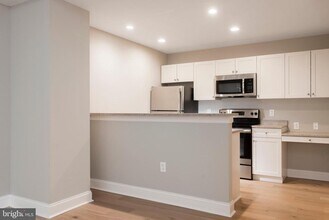 220 S 16th St in Philadelphia, PA - Building Photo - Building Photo
