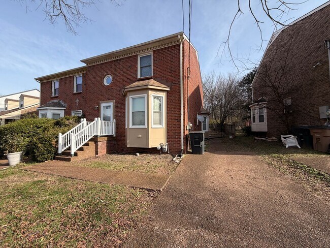 property at 602 Castlegate Dr