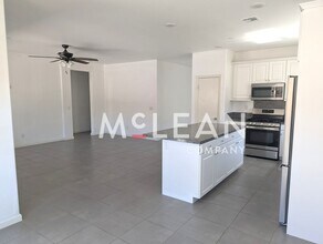 11555 W Starcross Dr in Desert Hot Springs, CA - Foto de edificio - Building Photo