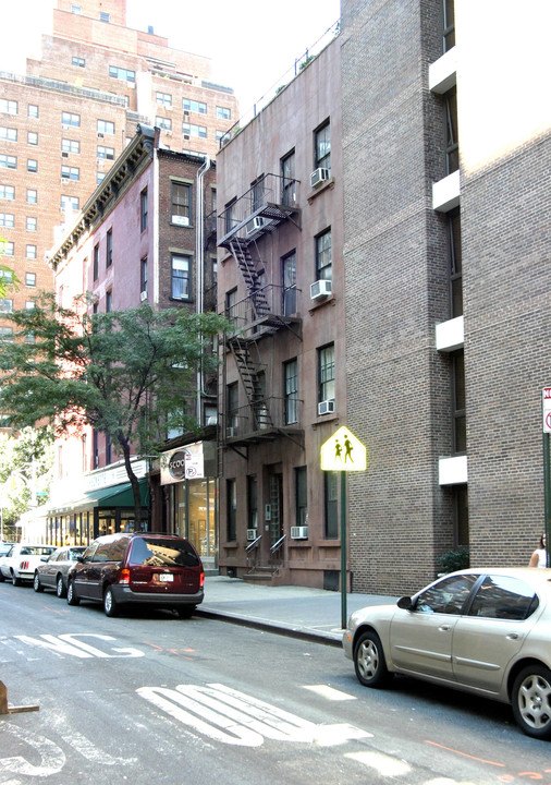 205 E 73rd St in New York, NY - Building Photo