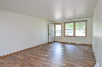 825 Smits St in De Pere, WI - Building Photo - Building Photo