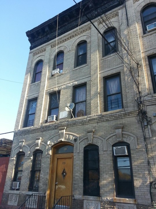 179 Woodward Ave in Ridgewood, NY - Building Photo